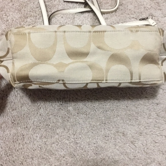 Authentic Coach signature purse - Picture 6 of 6